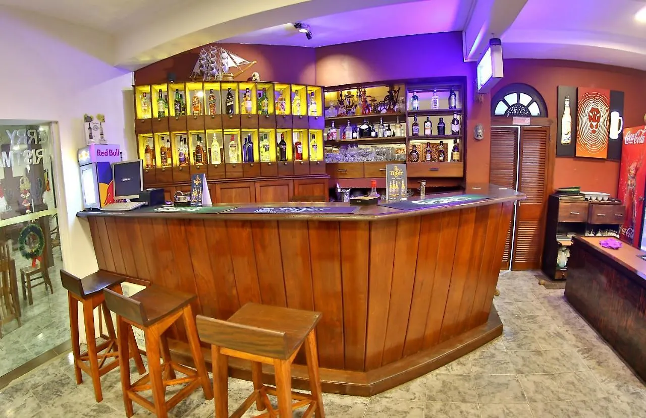 Sizzle Sports Club Hostel Kandy